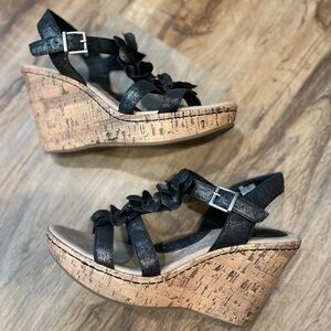 B.o.c | Born Concepts Floral Wedges Size 9